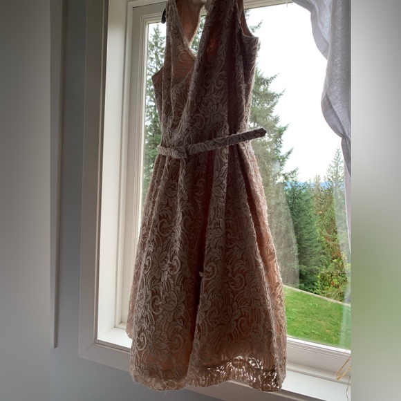 Soft and delicate dress - Picture 2 of 8